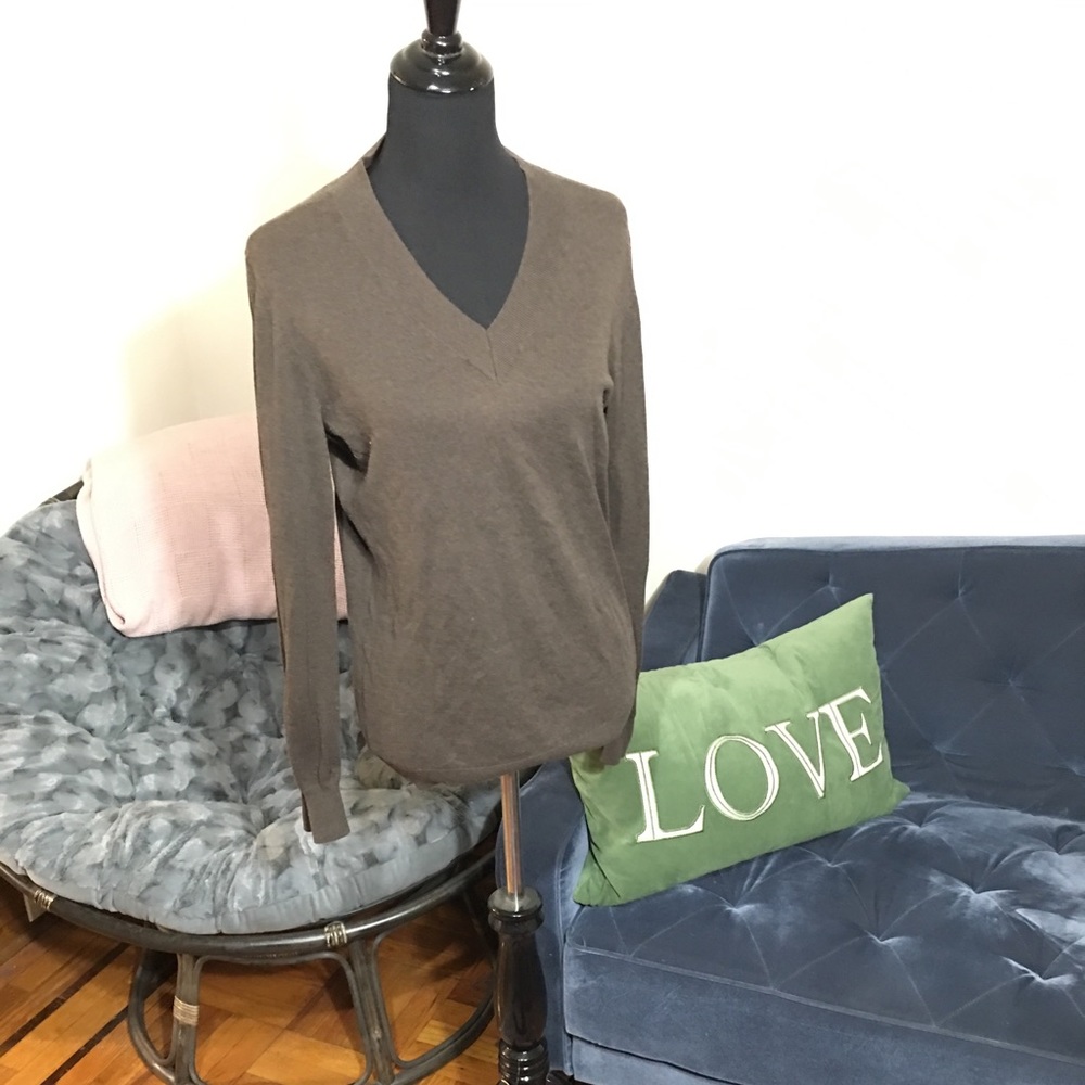 Brown V sweater GAP XL